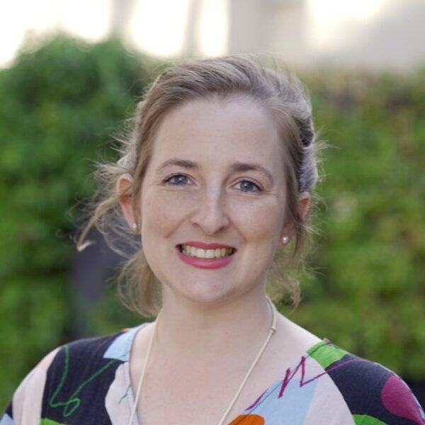 Dr Elizabeth Holmes-Truscott