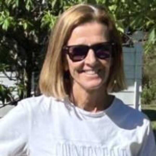 Ms Robyn Hart